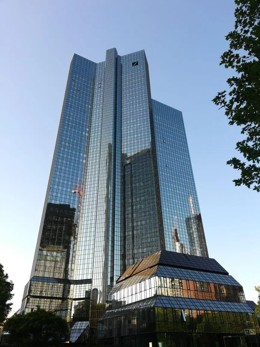 Informationen zum Standort Frankfurt einblenden